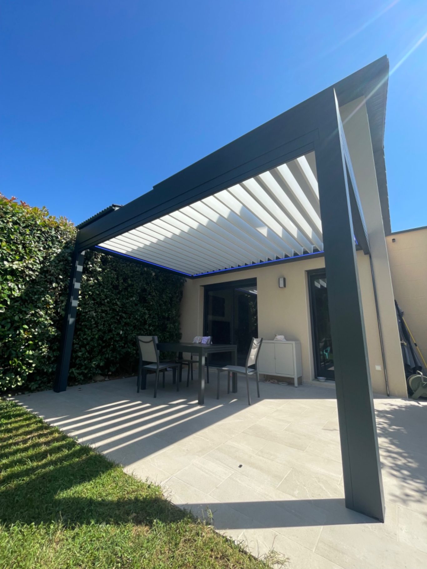 Pergola Bioclimatique SUNRISE 4x3 Stores